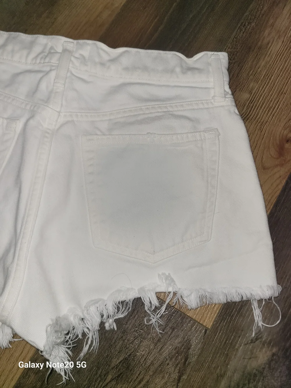 AGOLDE White Distressed Mid Rise Button Fly Denim Shorts Size 26 EUC Inseam 2